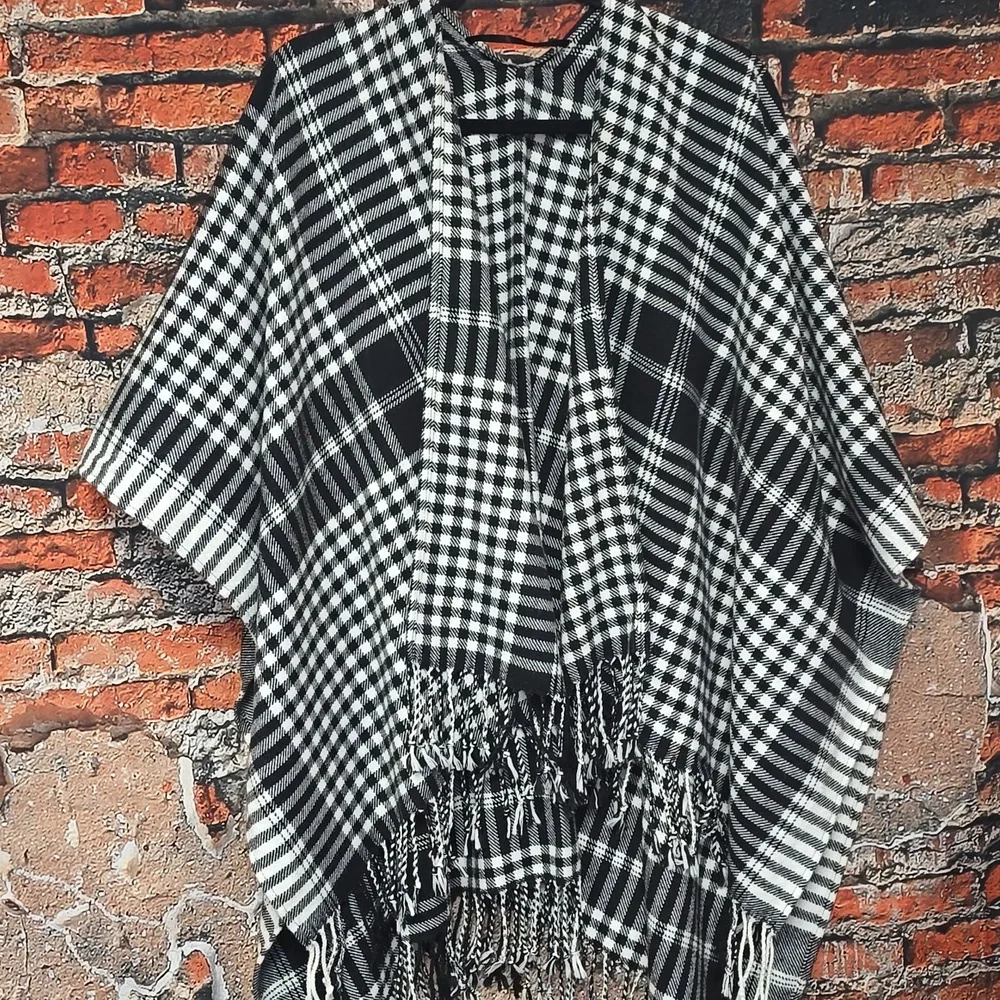 Black and White Plaid Shawl, Size OS